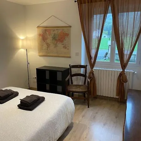 Quartier Calme : T2 Plain Pied Avec Son Jardin * Argelès-Gazost