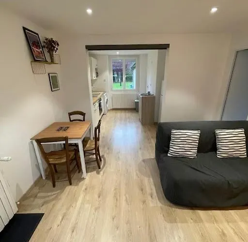 Quartier Calme : T2 Plain Pied Avec Son Jardin * Argelès-Gazost