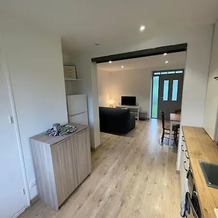 Quartier Calme : T2 Plain Pied Avec Son Jardin Lägenhet