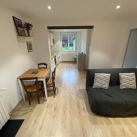 Quartier Calme : T2 Plain Pied Avec Son Jardin * Argelès-Gazost